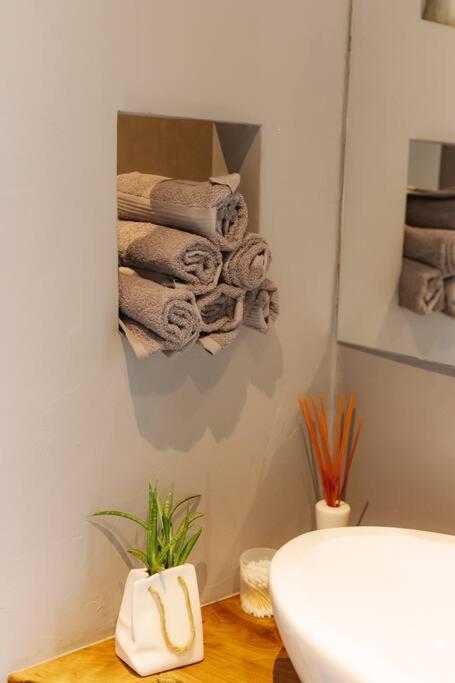 Top Central Design, 2 Bedroom, Ndk, Free Secured Parking 소피아 외부 사진